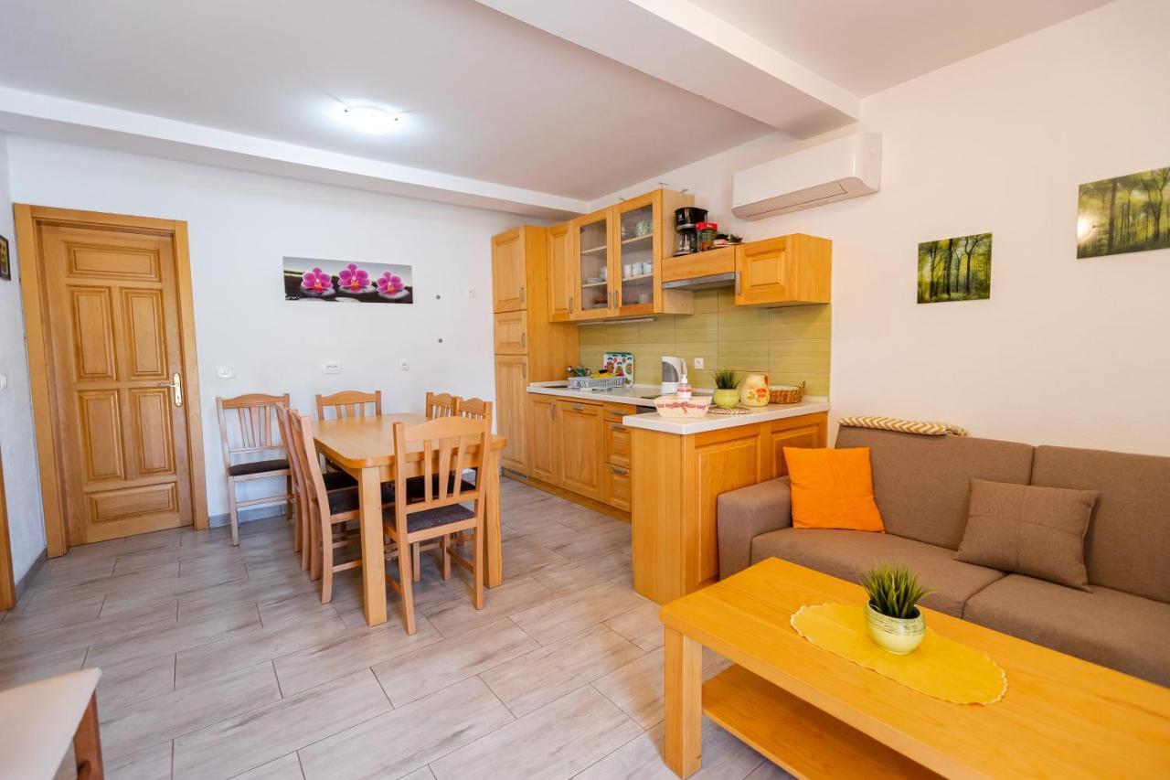 מטליקה Lahinja & Kolpa River Apartments מראה חיצוני תמונה