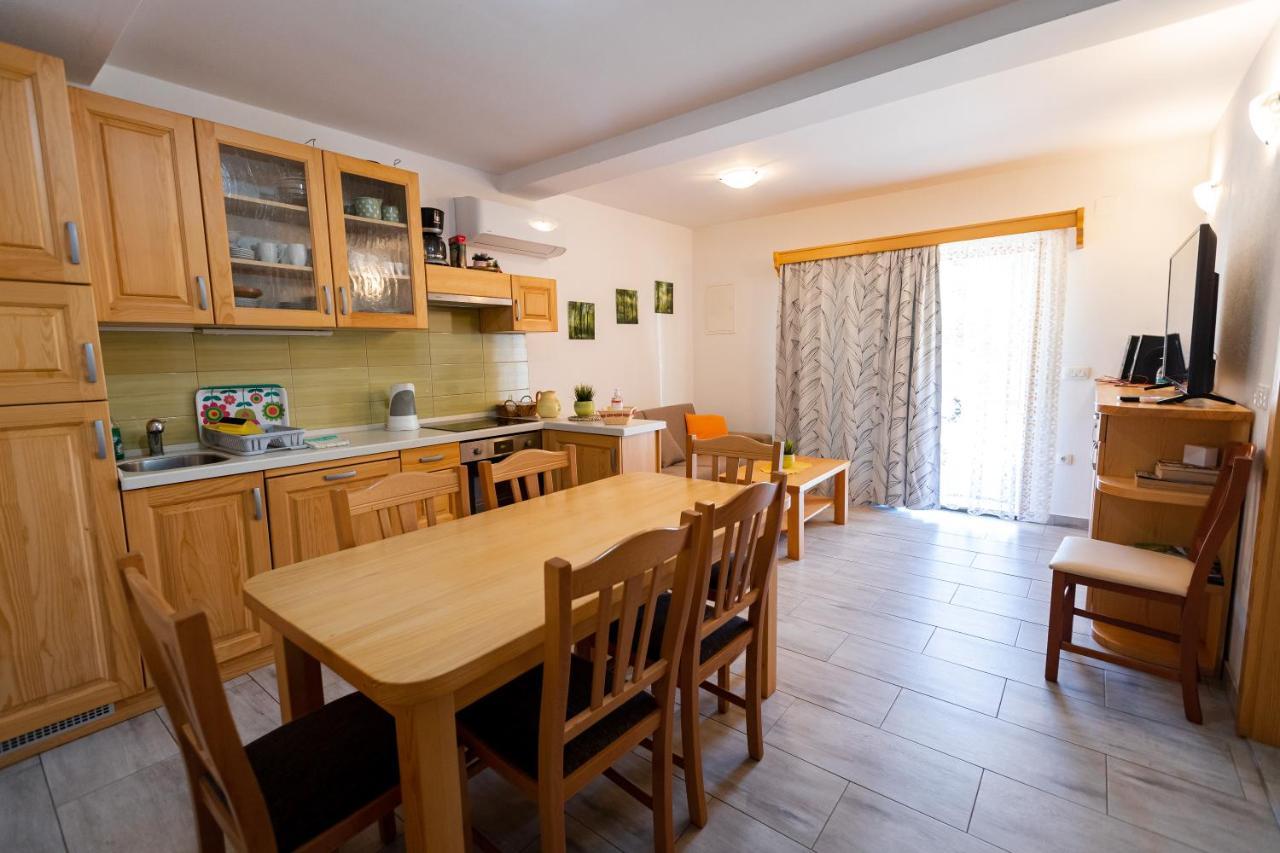 מטליקה Lahinja & Kolpa River Apartments מראה חיצוני תמונה
