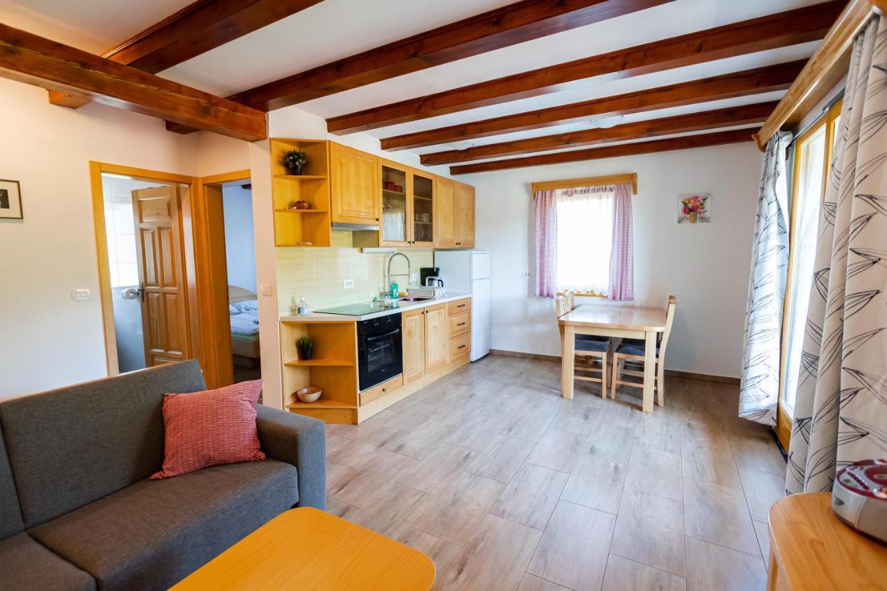 מטליקה Lahinja & Kolpa River Apartments מראה חיצוני תמונה