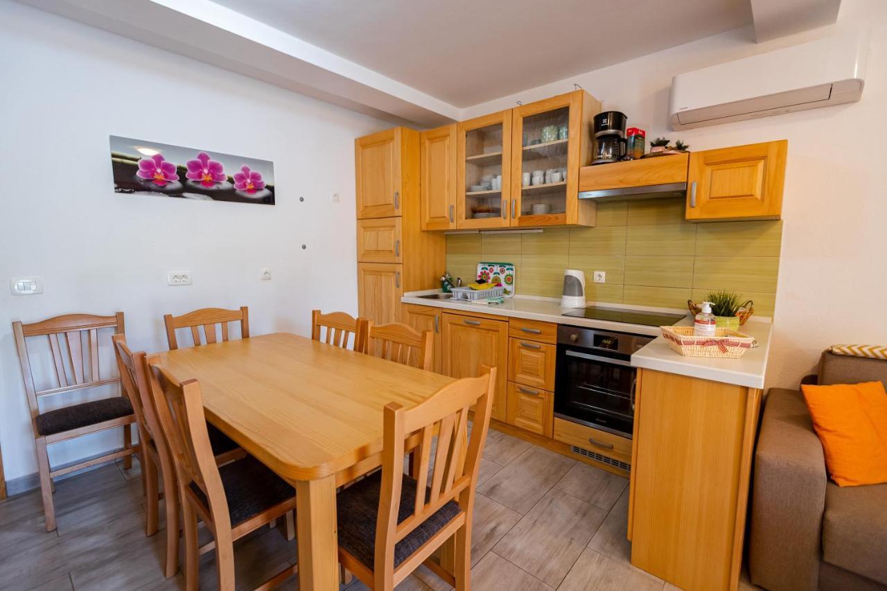 מטליקה Lahinja & Kolpa River Apartments מראה חיצוני תמונה